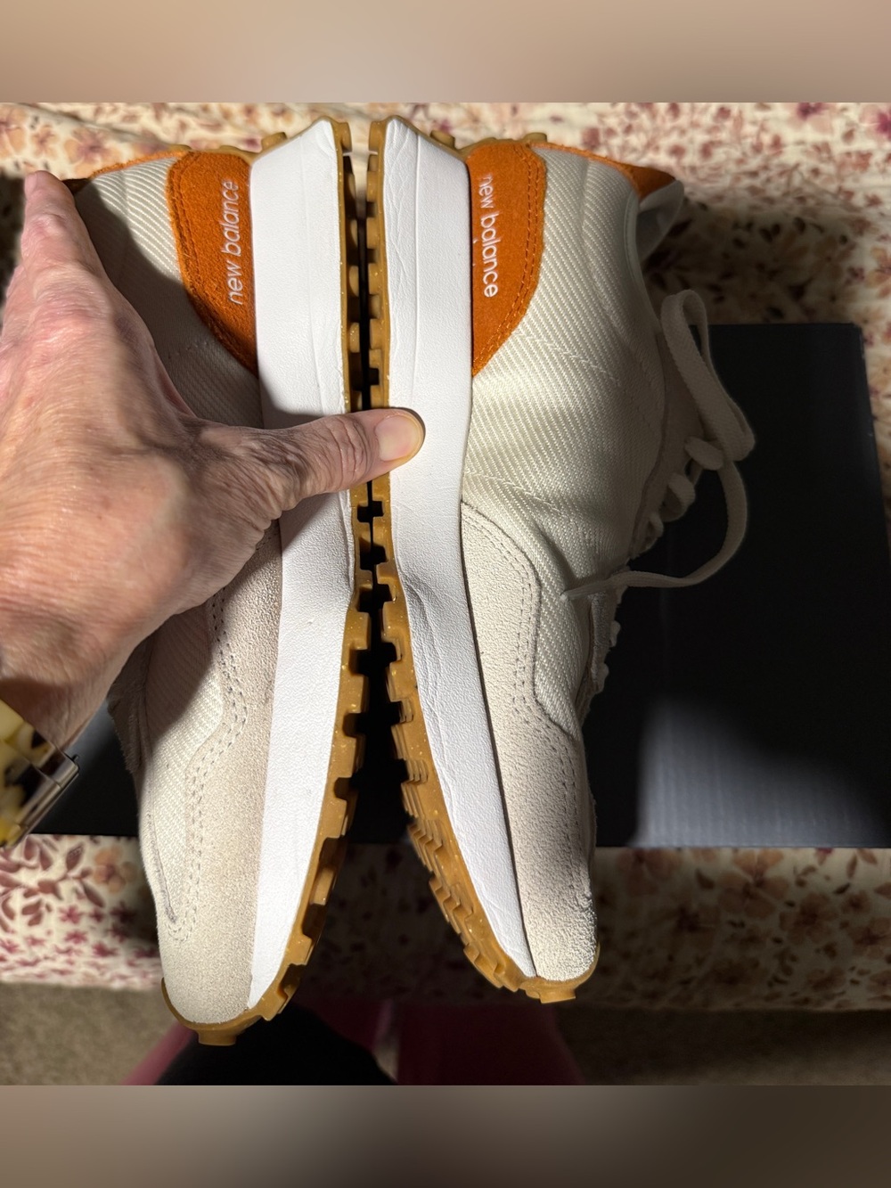 New Balance Women’s 327 cream - Picture 4 of 8
